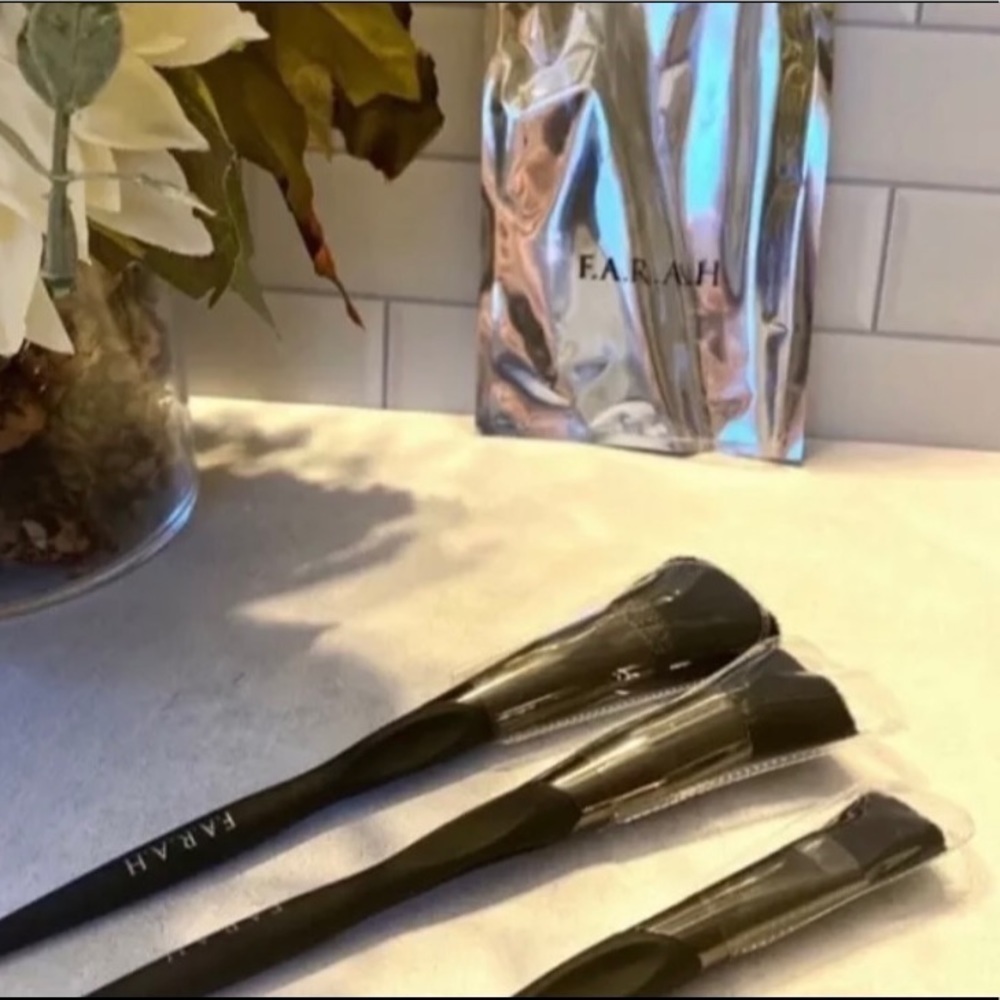 F.A.R.A.H.‎ Trio brush set